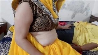 चुदसी चाची का नौकर से छोड़ा छोड़ी सेक्स वीडियो