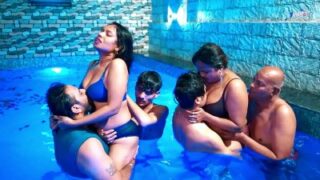 गोवा स्विमिंग पूल मई गैंगबैंग ग्रुप सेक्स