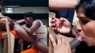 कामवाली लुंड सूक कर रही है अपने माकन मालिक का